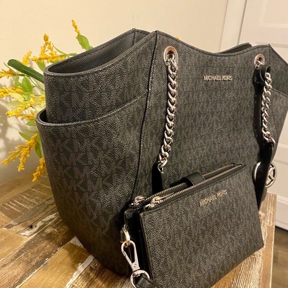 Michael Kors Bag and Wallet Set - Picture 9 of 10